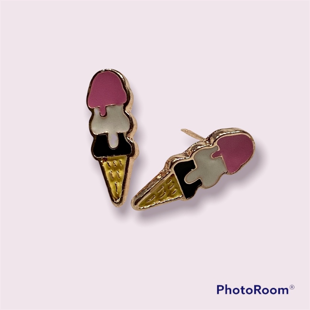 💰2/$10💰NEW•Triple Scoop Ice Cream cone earrings